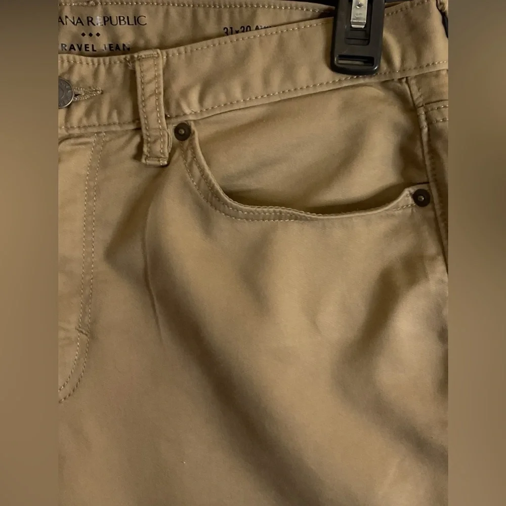 Men’s Banana Republic Tan Travel chinos